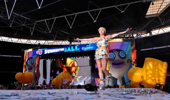 Miley-Cyrus -Performs-at-Capital